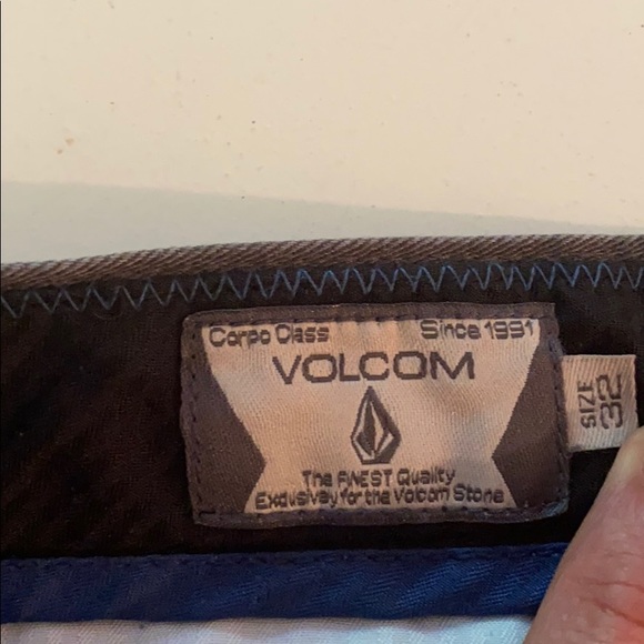 Volcom Shorts - Picture 2 of 4